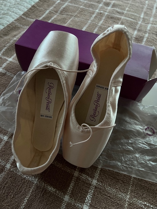 Russian Pointe Shoes - NWT Russian Pointe Almaz Pointe Shoes Sz 38 W2 V2 - Flexible M, U-Cut Drawstring